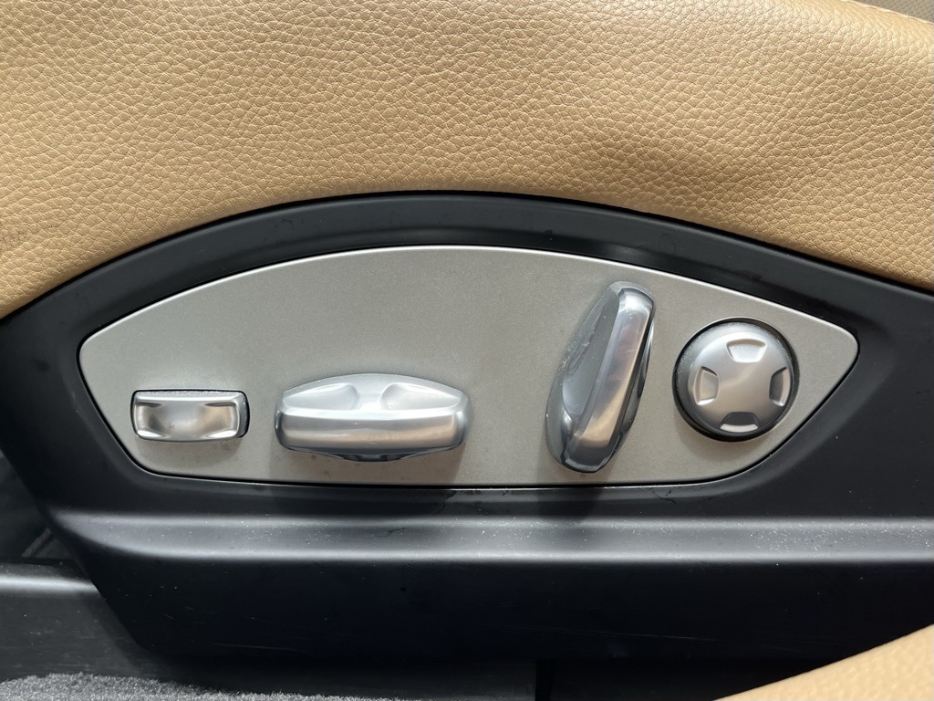 2015 Porsche Panamera Base photo 9