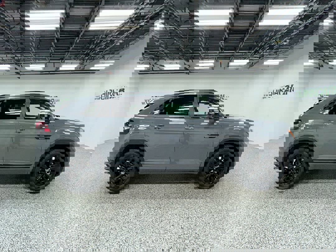 2026 Volkswagen Atlas Cross Sport SEL R-Line photo 2