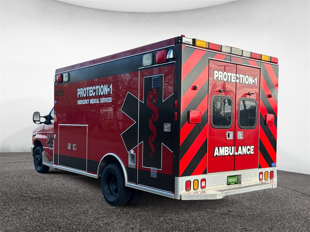 2008 Ford E-450 photo 3