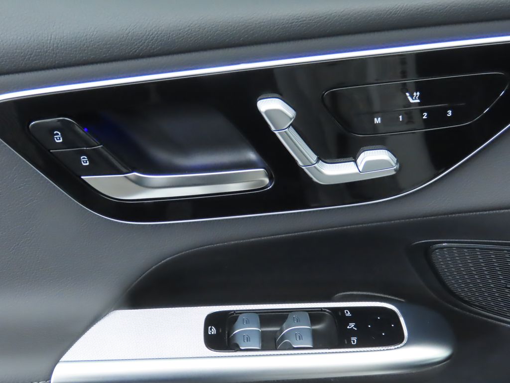 2025 Mercedes Benz GLC 300 photo 22