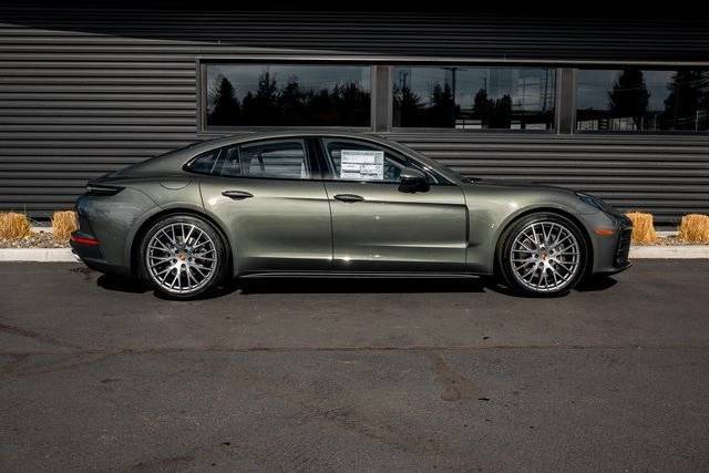 2025 Porsche Panamera 4 photo 36