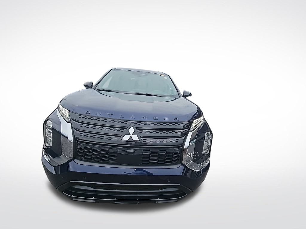 2022 Mitsubishi Outlander Black Edition photo 2