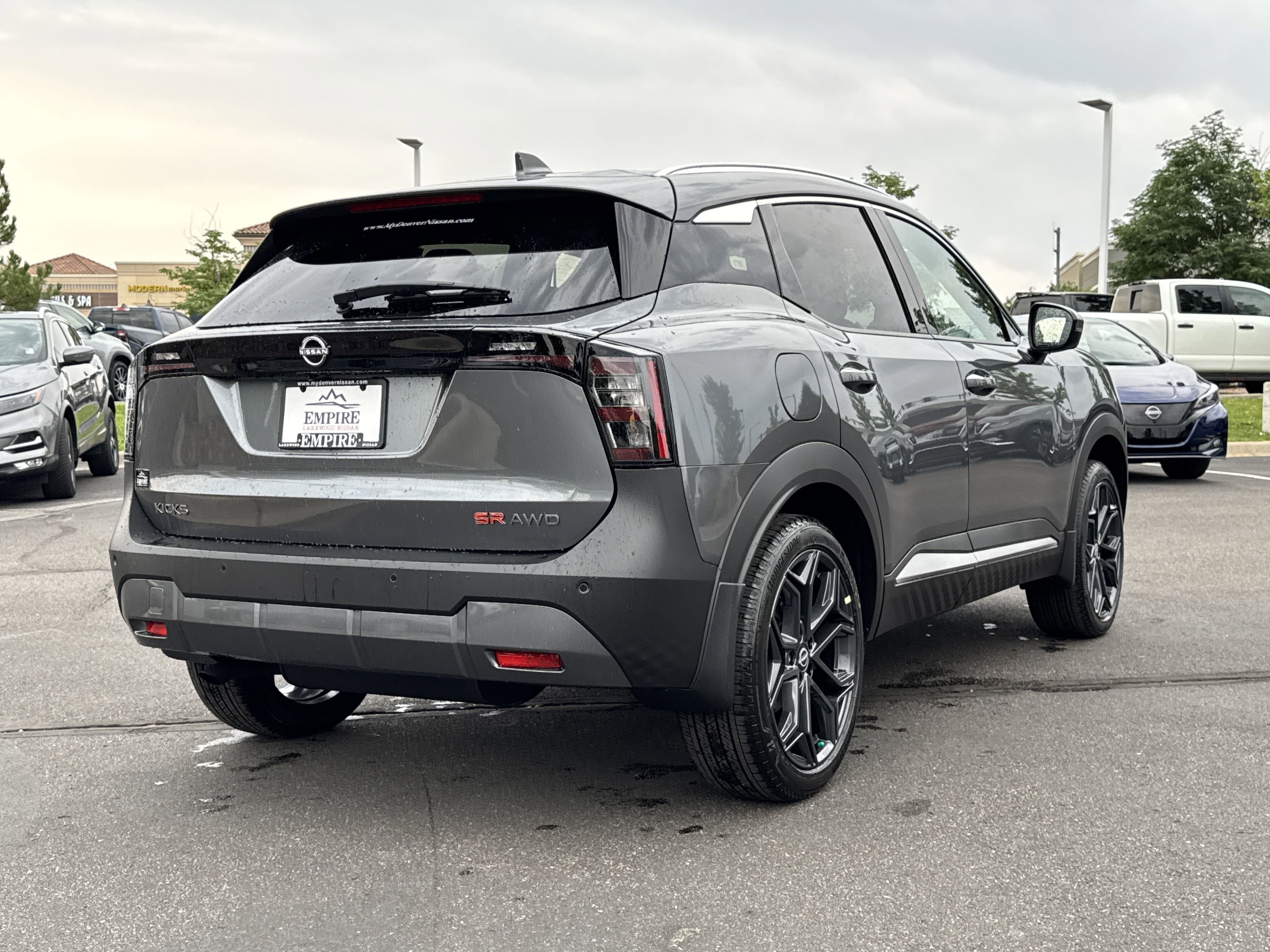 2025 Nissan Kicks SR photo 3
