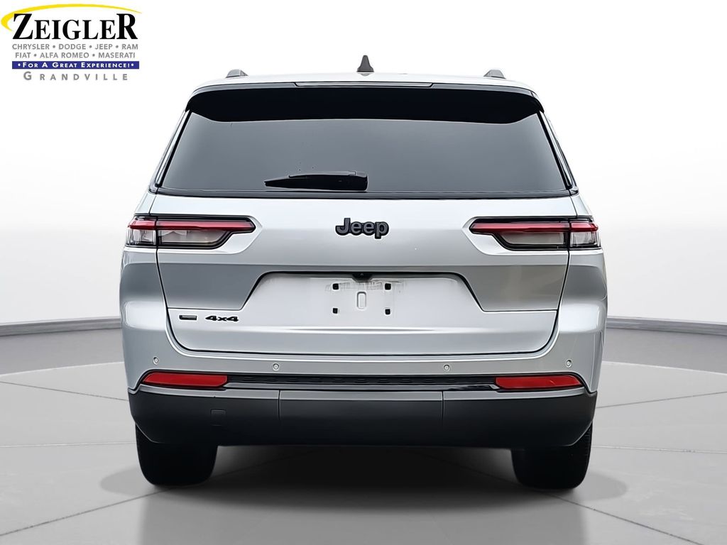 2023 Jeep Grand Cherokee Altitude photo 3