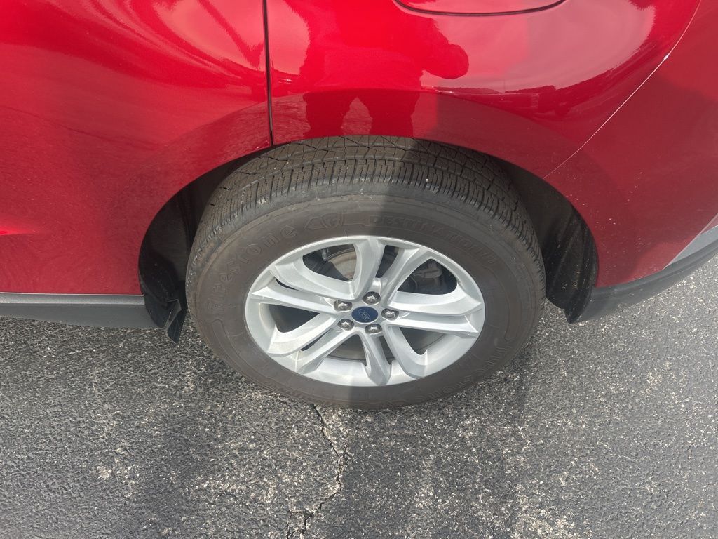 2019 Ford Edge SEL photo 2