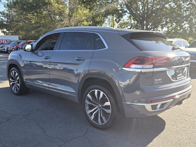 2022 Volkswagen Atlas Cross Sport V6 SEL Premium R-Line photo 4