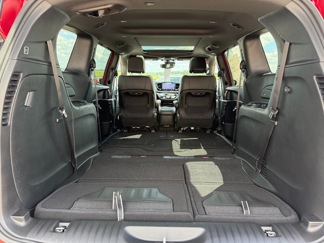 2026 Chrysler Pacifica Limited photo 13