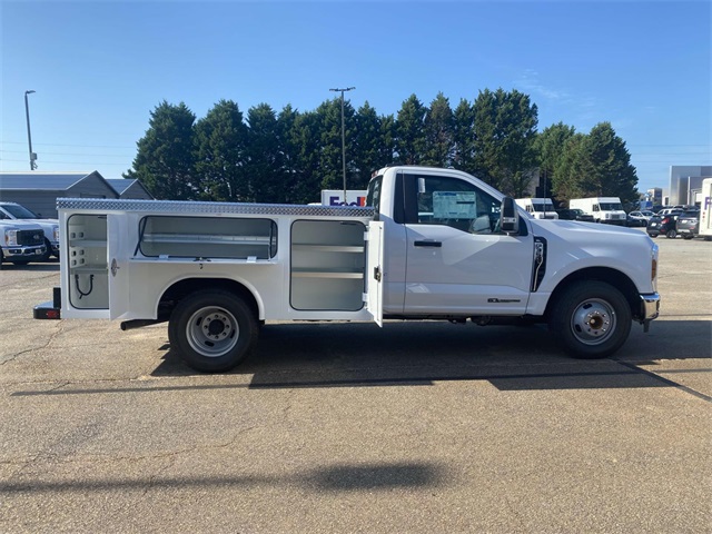 2024 Ford F-350 photo 2