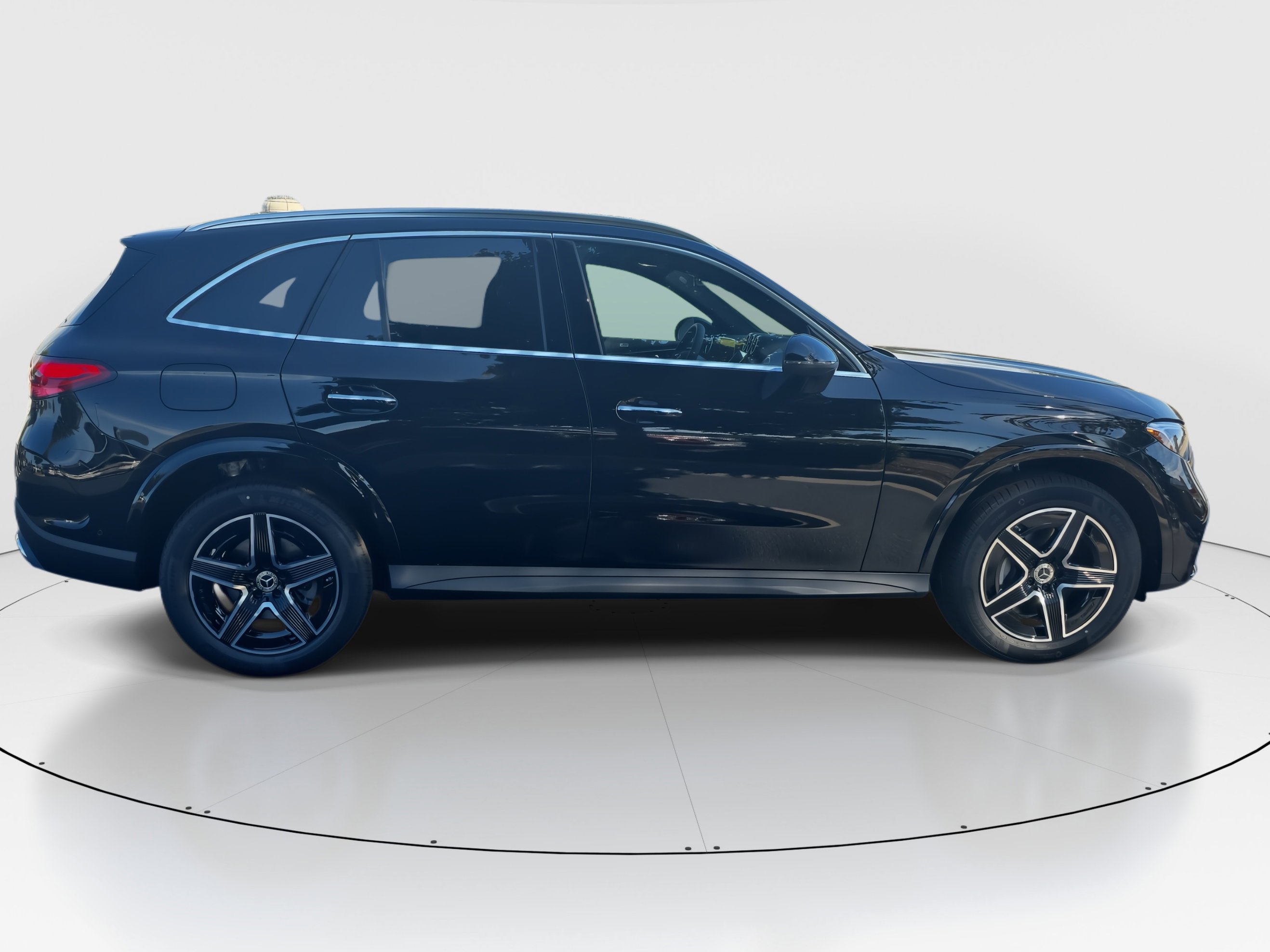 2026 Mercedes Benz GLC 300 photo 2