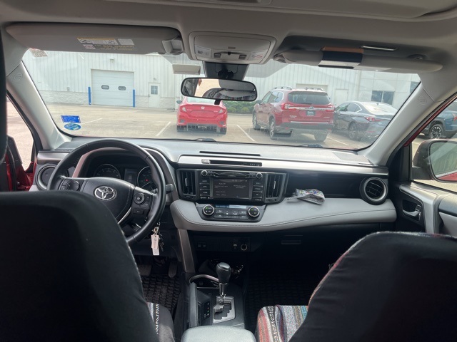 2017 Toyota RAV4 XLE photo 3