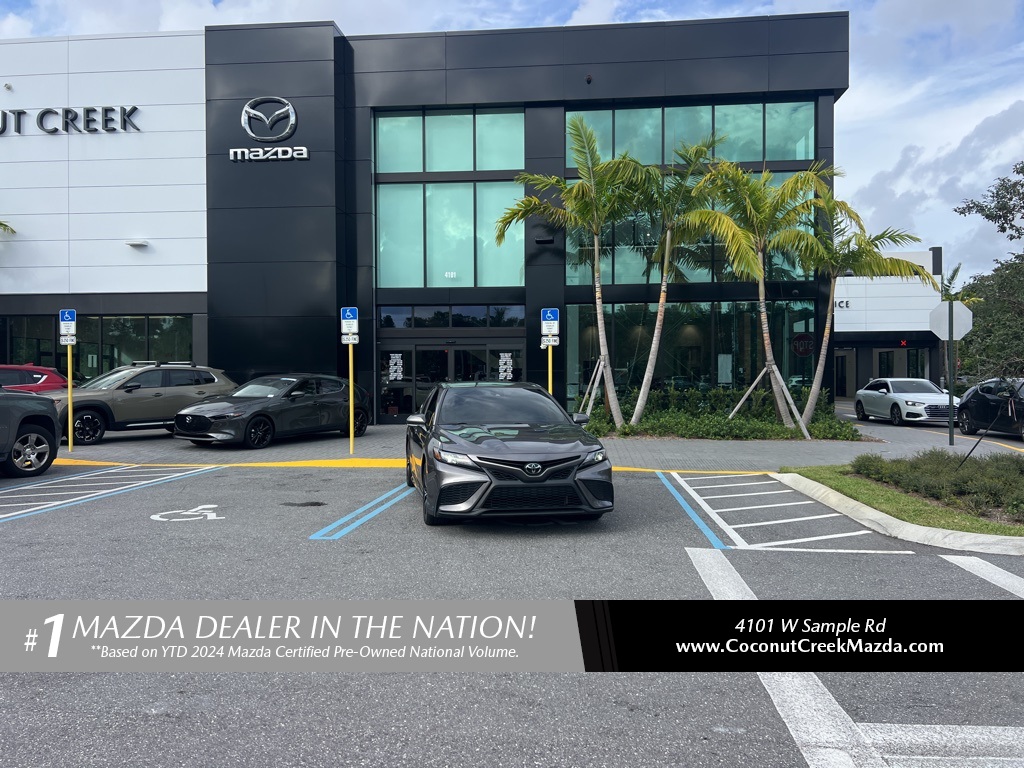 2023 Toyota Camry SE's photo