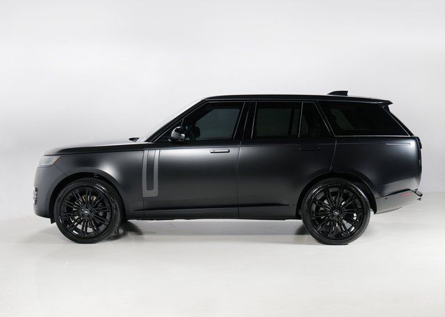 2024 Land Rover Range Rover SE photo 5
