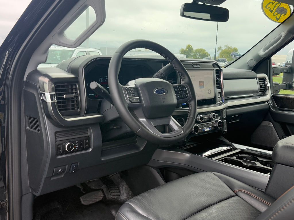 2025 Ford F-250 Lariat photo 3