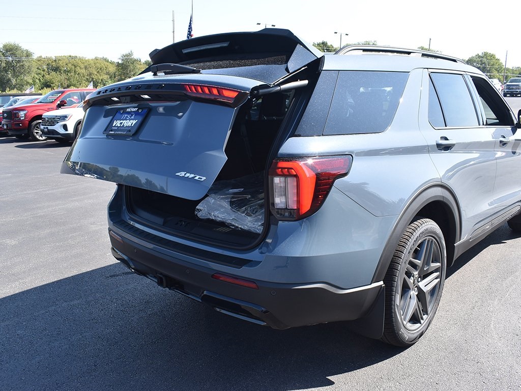 2025 Ford Explorer ST-Line photo 27