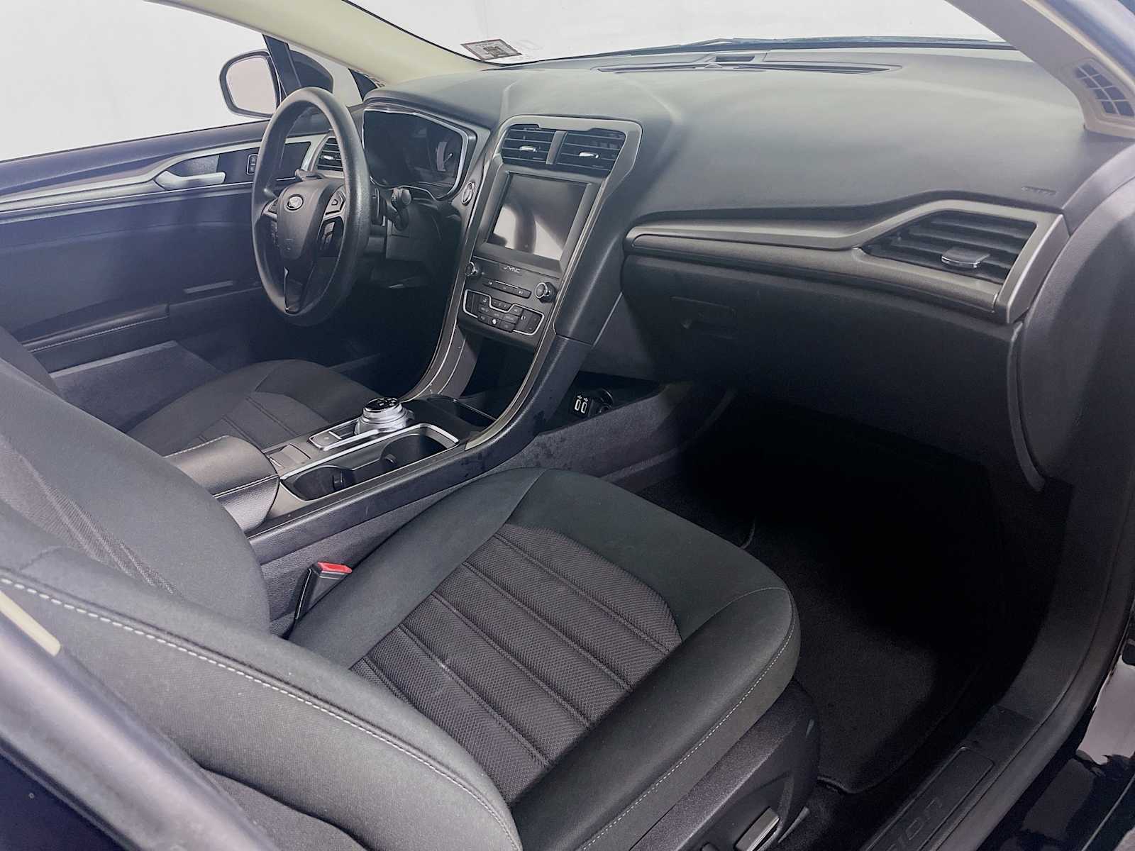 2019 Ford Fusion SE photo 21