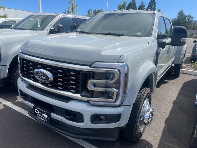 2025 Ford F-450 photo 2