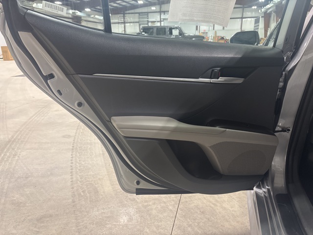 2022 Toyota Camry SE photo 13