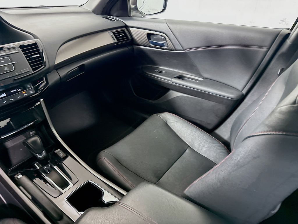 2017 Honda Accord Sport SE photo 19