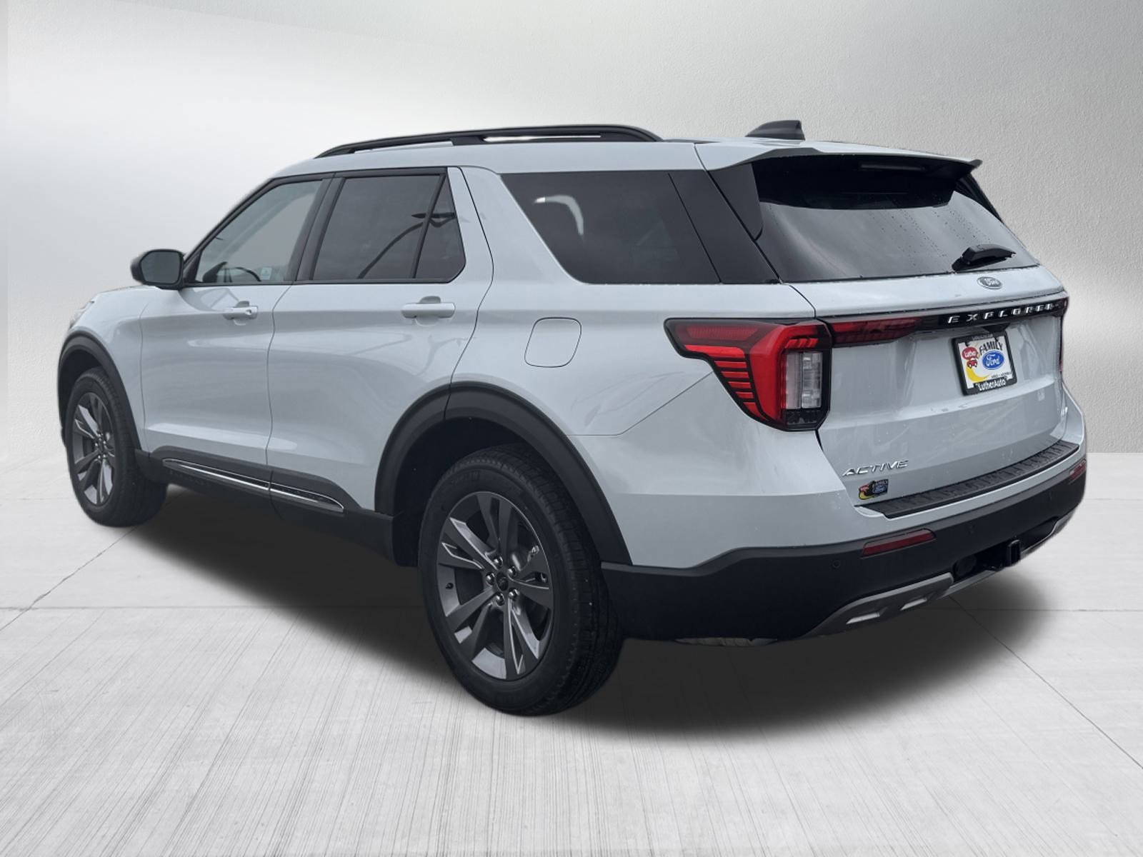 2025 Ford Explorer photo 2