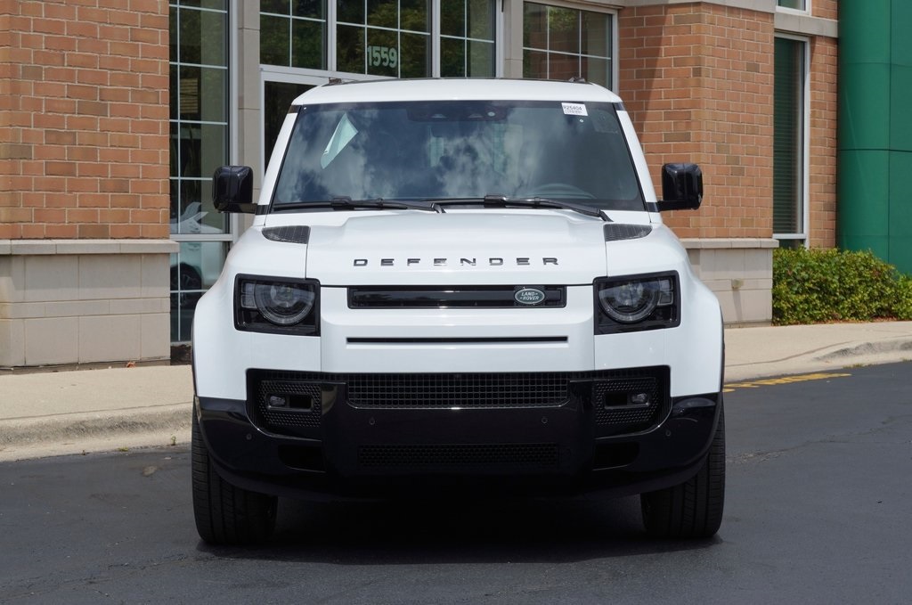 2025 Land Rover Defender 110 X-Dynamic SE photo 3