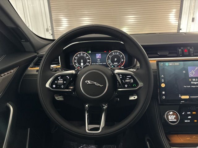 2025 Jaguar F-PACE P400 R-Dynamic S photo 23