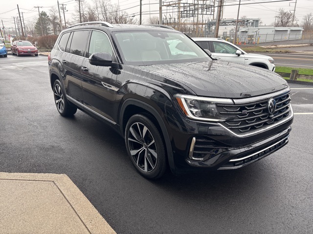 2024 Volkswagen Atlas SEL Premium R-Line photo 3