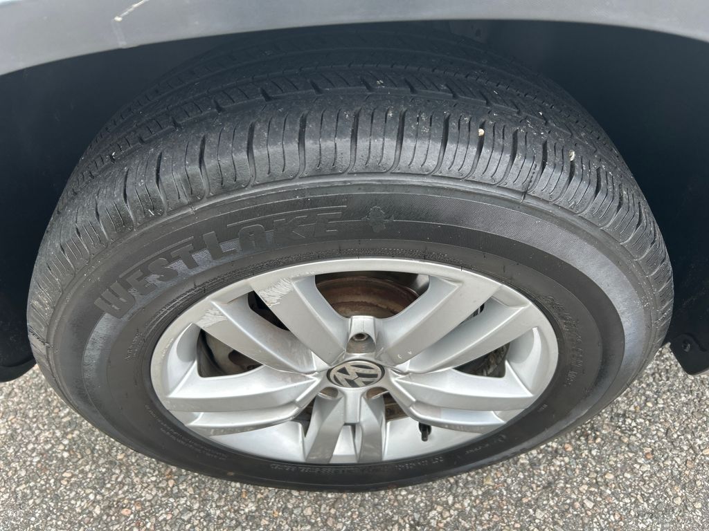 2017 Volkswagen Tiguan S photo 9