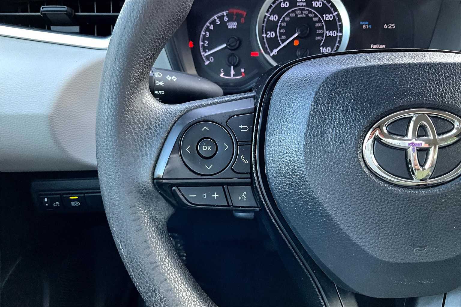 2021 Toyota Corolla LE photo 22