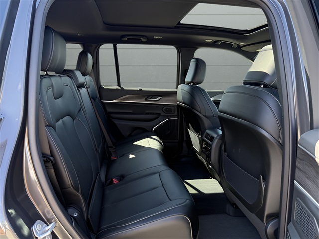 2025 Jeep Grand Cherokee Limited photo 20