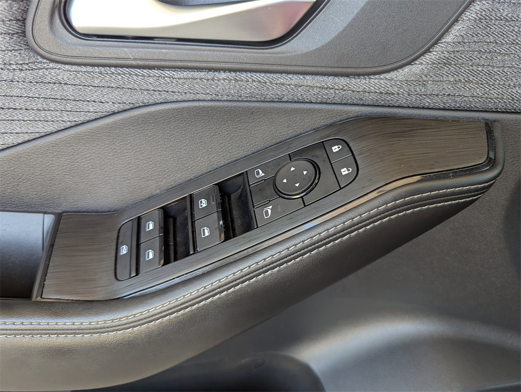 2023 Nissan Rogue SV photo 17