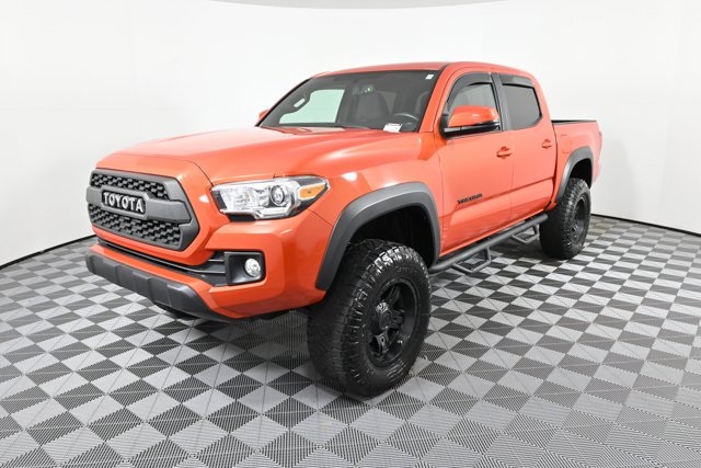 2017 Toyota Tacoma TRD Off-Road photo 2