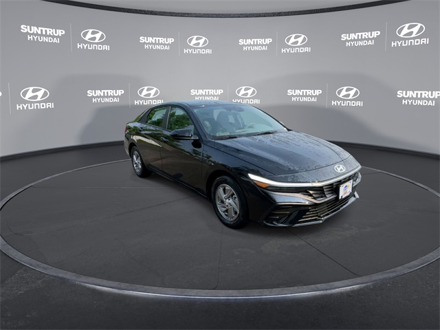 2025 Hyundai Elantra SE photo 3