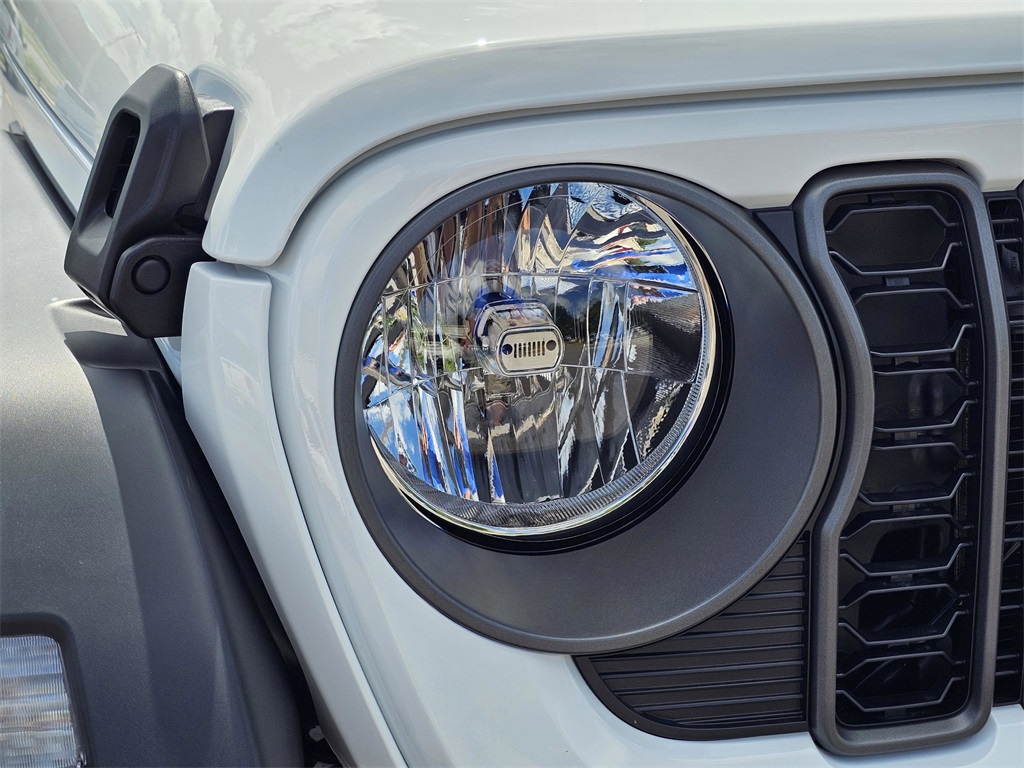 2025 Jeep Gladiator Sport S photo 3