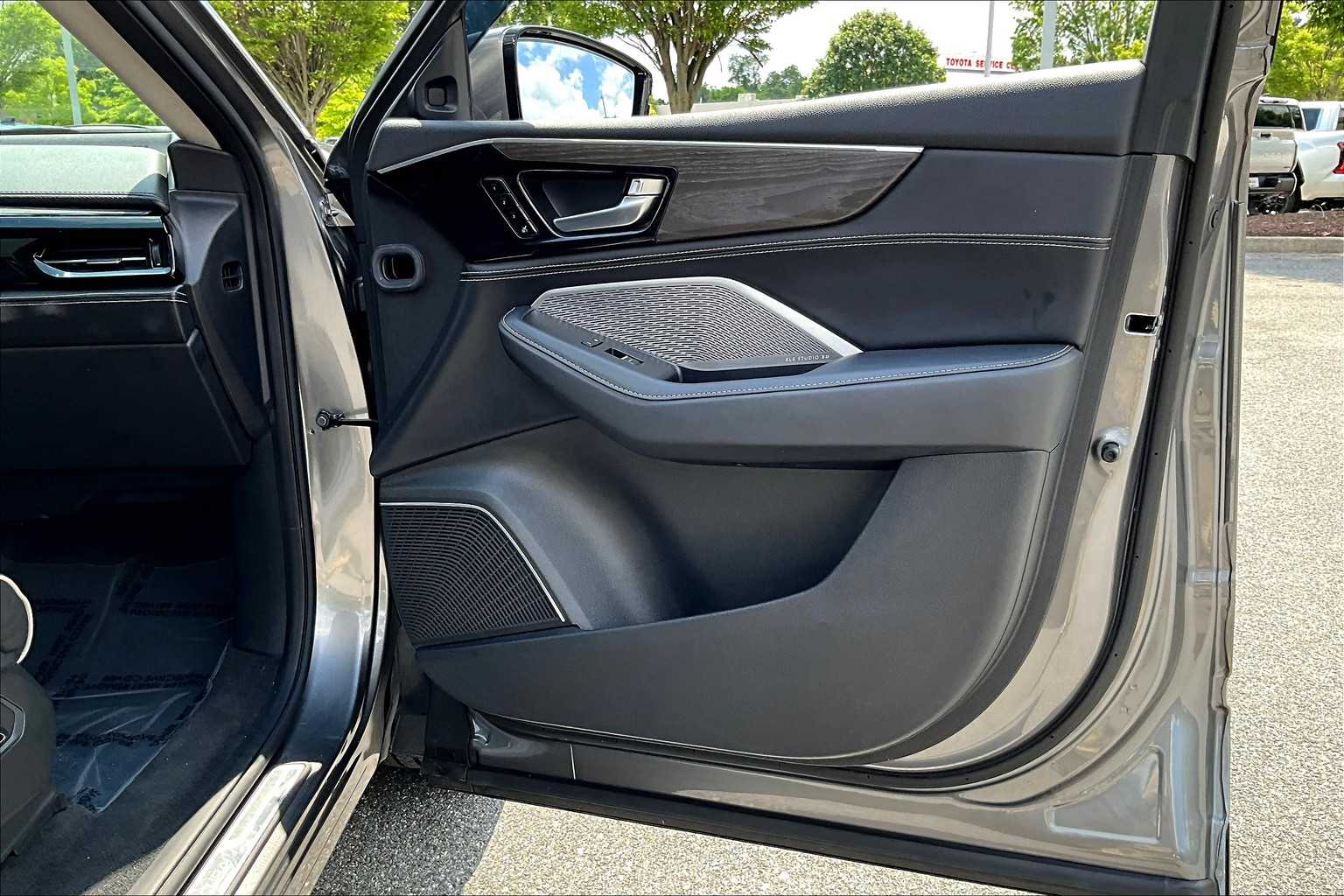 2023 Acura MDX SH-AWD Advance photo 33