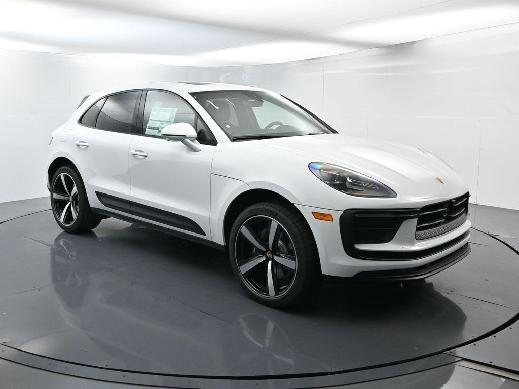 2026 Porsche Macan T photo 14