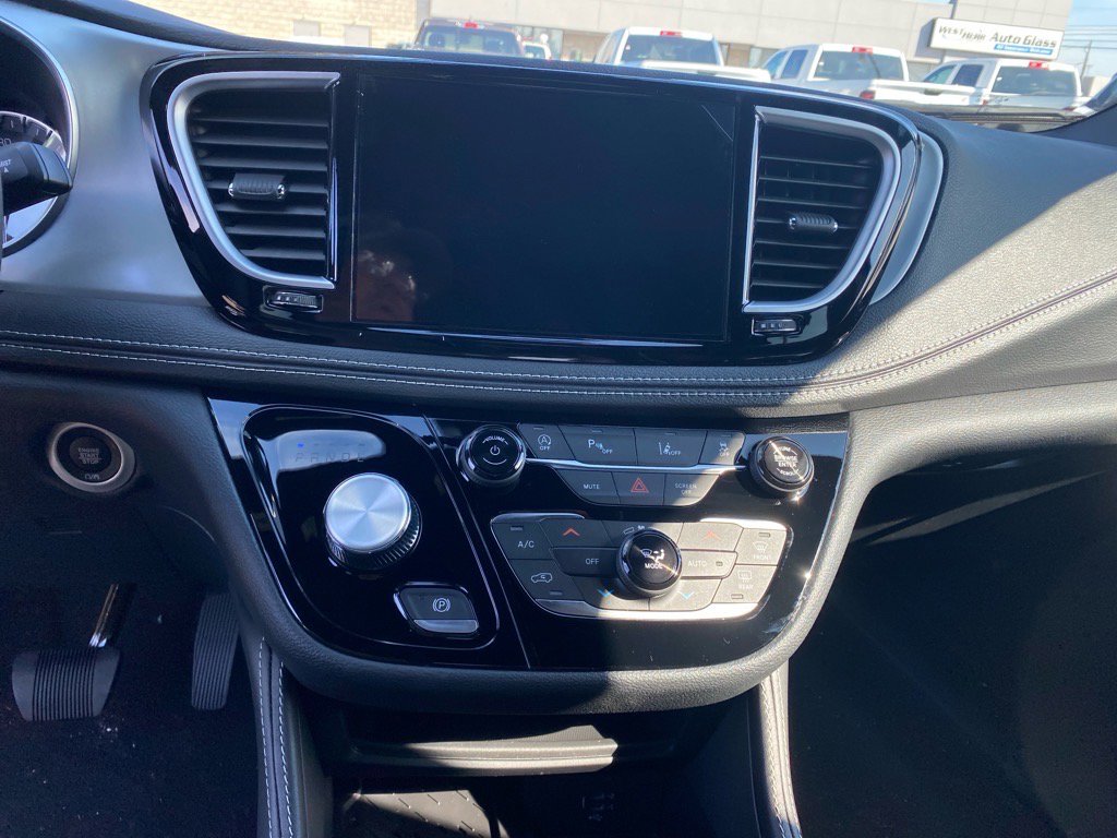 2026 Chrysler Pacifica Limited photo 7