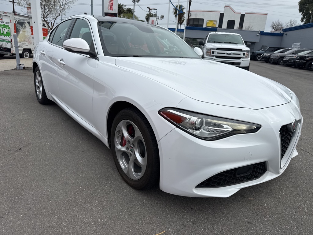 2019 Alfa Romeo Giulia Base's photo
