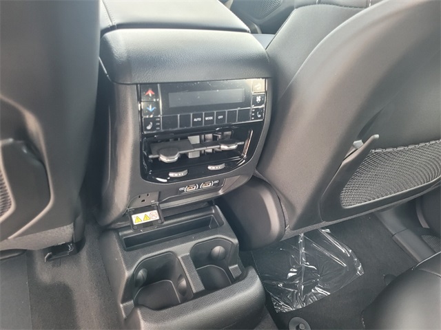 2025 Jeep Grand Cherokee Limited photo 2