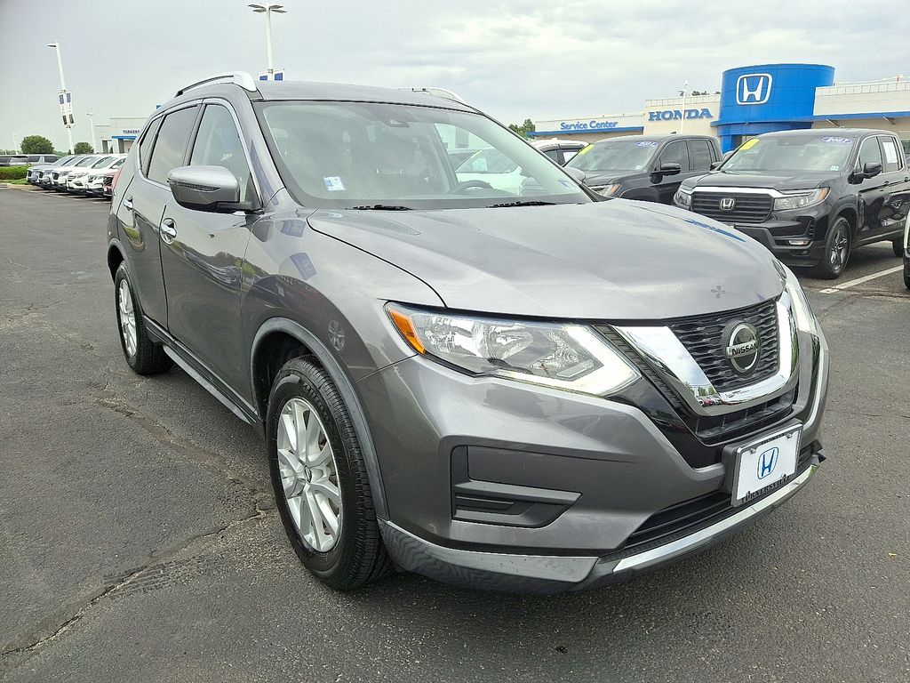 2019 Nissan Rogue SV photo 3