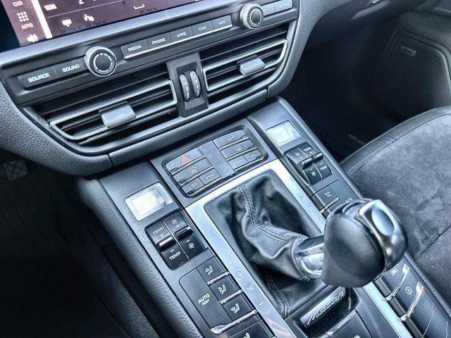 2021 Porsche Macan Base photo 15