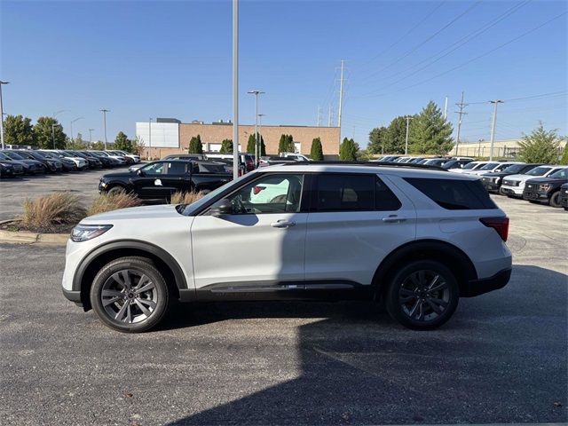 2025 Ford Explorer photo 2