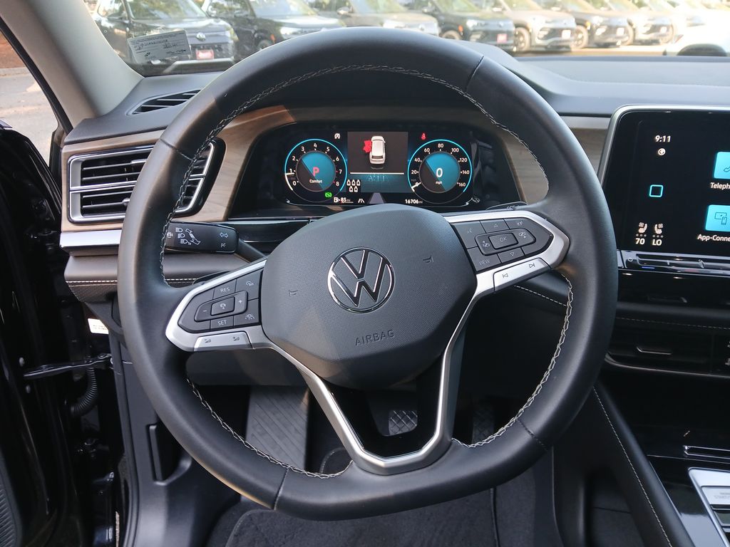 2024 Volkswagen Atlas SE Technology photo 11