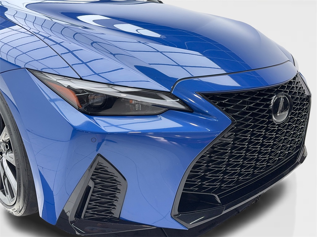 2023 Lexus IS 350 F SPORT photo 3