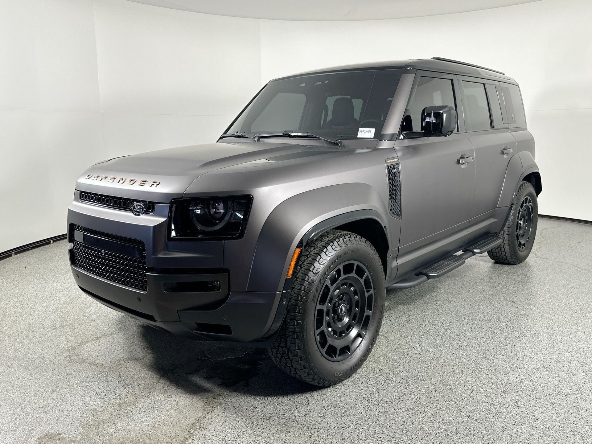 2025 Land Rover Defender Octa Edition One