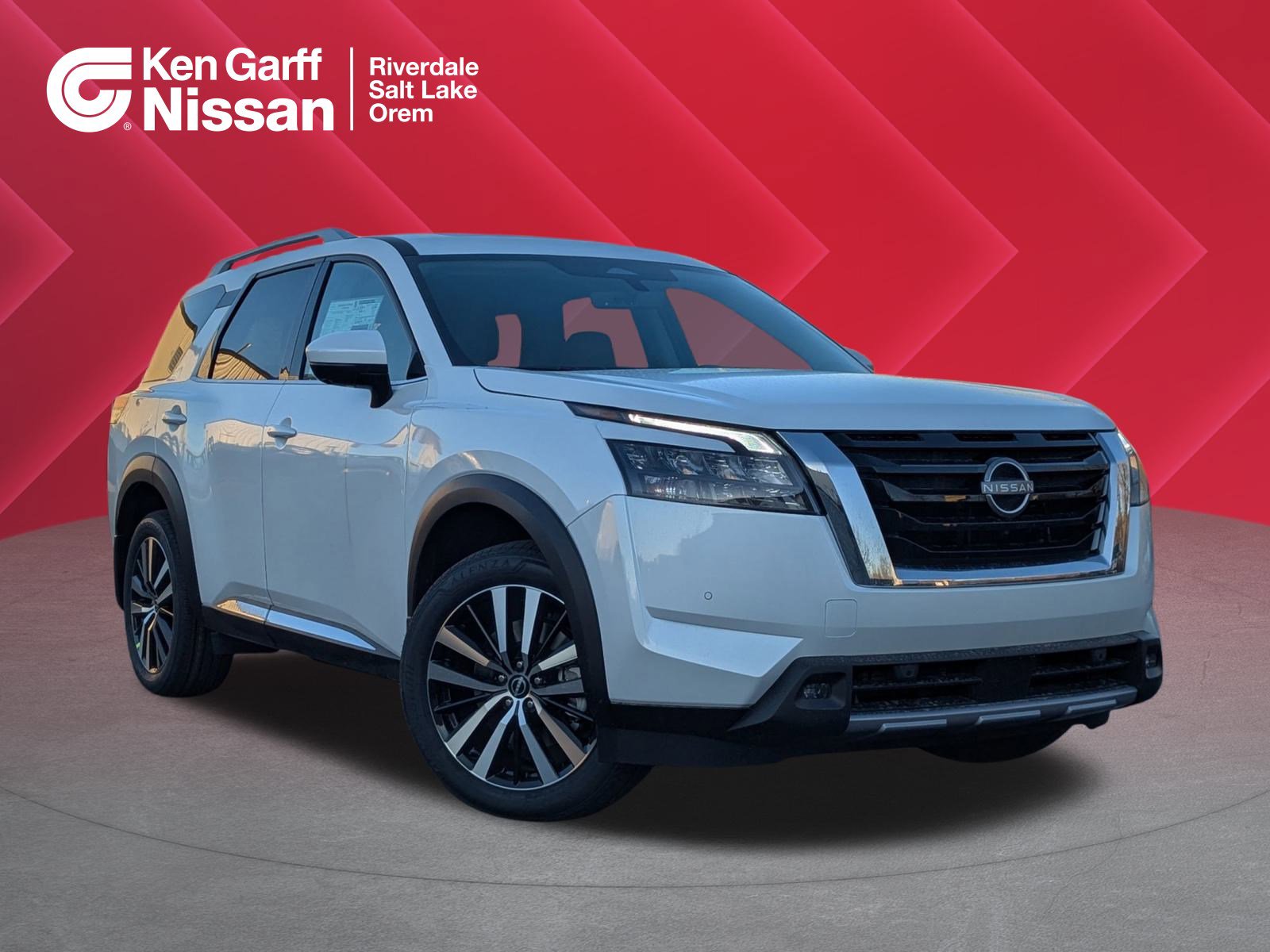 2025 Nissan Pathfinder Platinum's photo