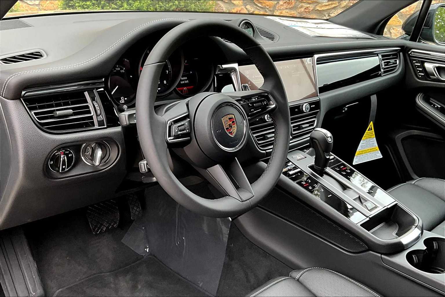 2026 Porsche Macan T photo 3