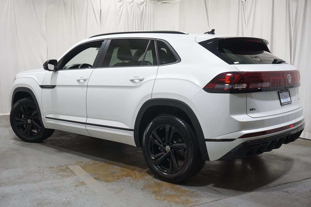 2025 Volkswagen Atlas Cross Sport SEL R-Line photo 8