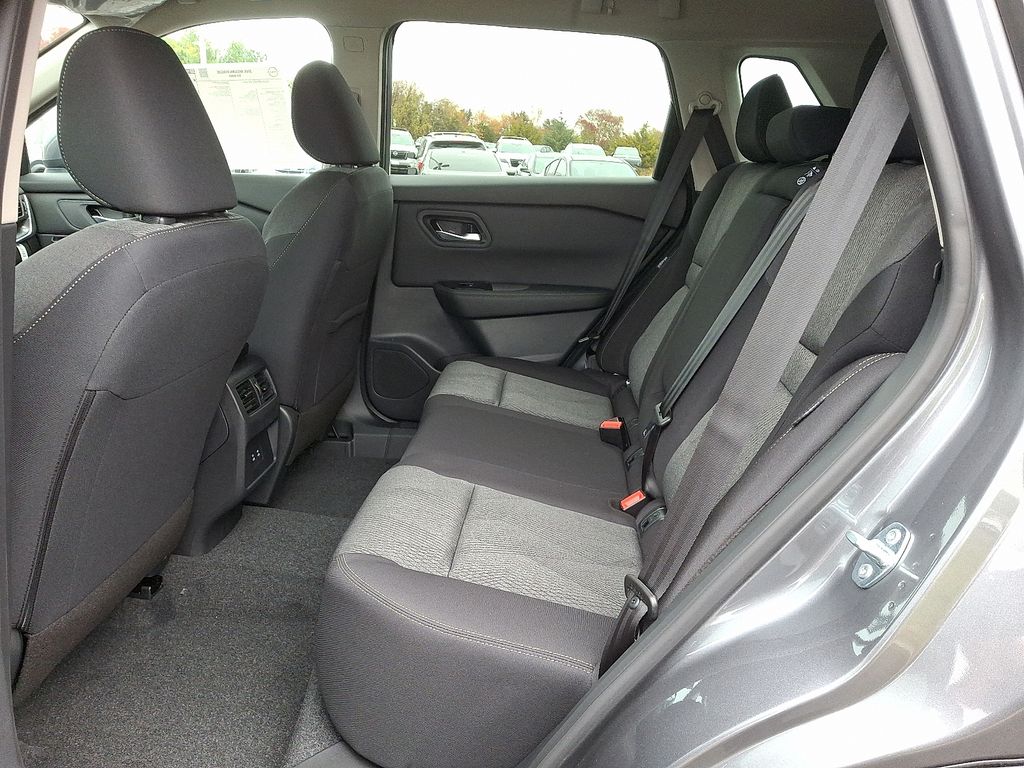 2026 Nissan Rogue SV photo 4