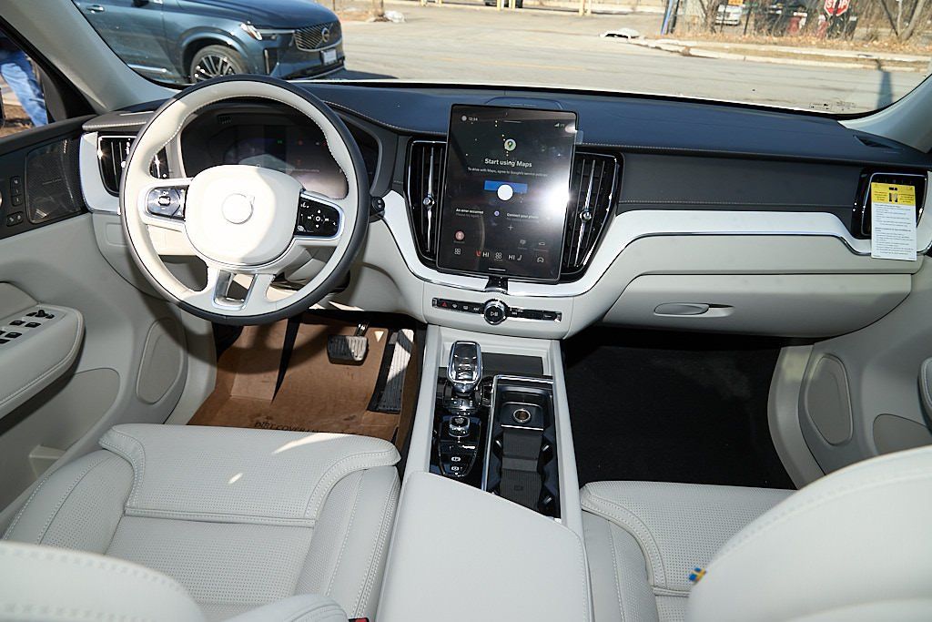 2026 VOLVO XC60 - Image 21