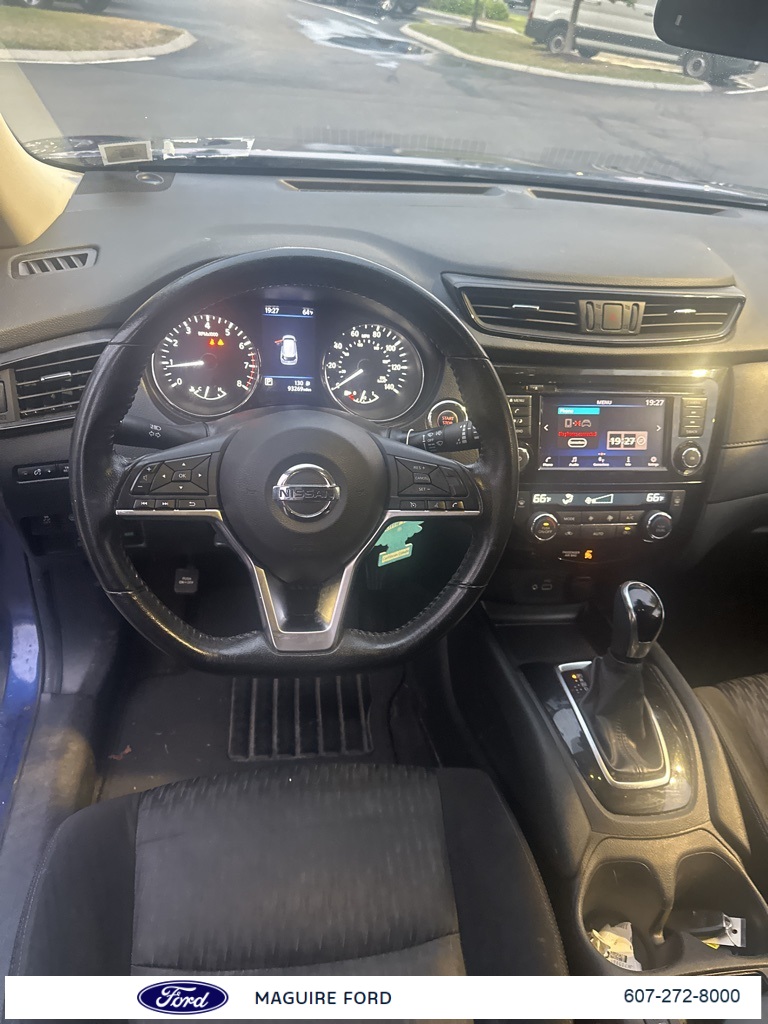 2019 Nissan Rogue SV photo 13